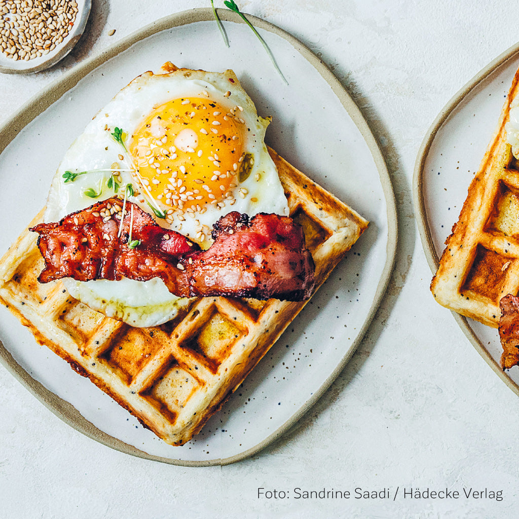 Rezept der Woche: Cheddar-Waffeln mit Eiern und Speck